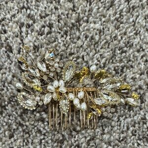 Elegant Gold and Crystal Hair Comb